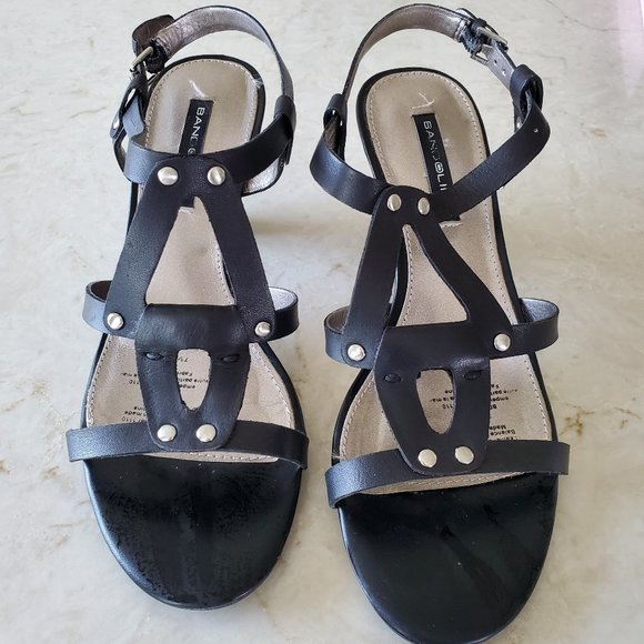 Shoe Blow Out!!  Bandolino black leather sandals with silver studs 7.5M - Picture 1 of 4
